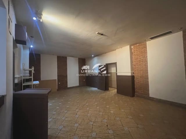 Kommersiell til leie i Lucena - € 900 (Ref: 9963852)