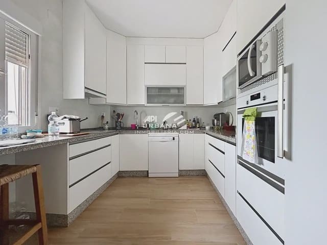 4 bedroom Villa for sale in Lucena with pool - € 285,000 (Ref: 9963869)