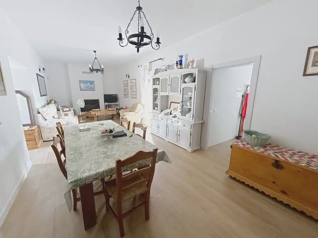 4 bedroom Villa for sale in Lucena with pool - € 285,000 (Ref: 9963869)