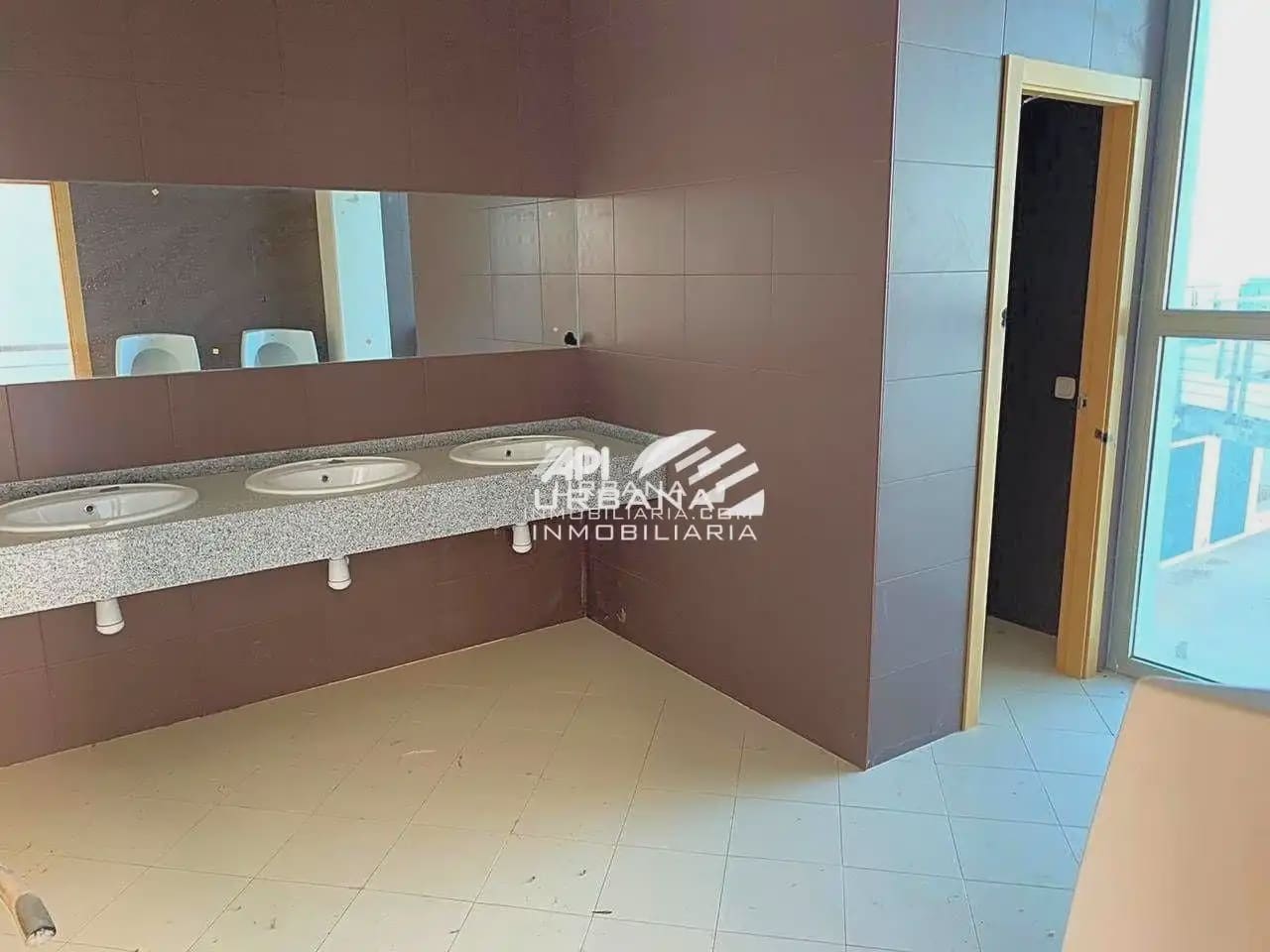 Commercieel te koop in Lucena - € 36.000 (Ref: 9963880)