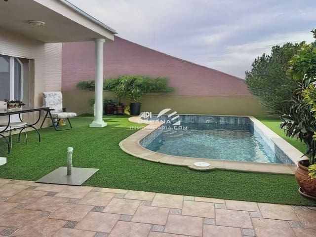 4 Zimmer Villa zu verkaufen in Lucena mit Pool - 470.000 € (Ref: 9963888)