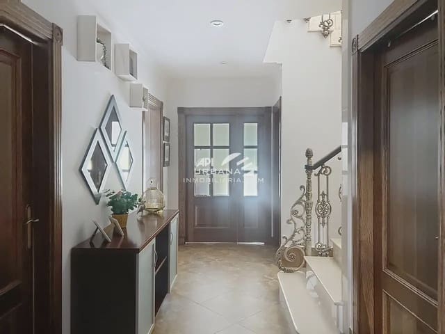 4 Zimmer Villa zu verkaufen in Lucena mit Pool - 470.000 € (Ref: 9963888)