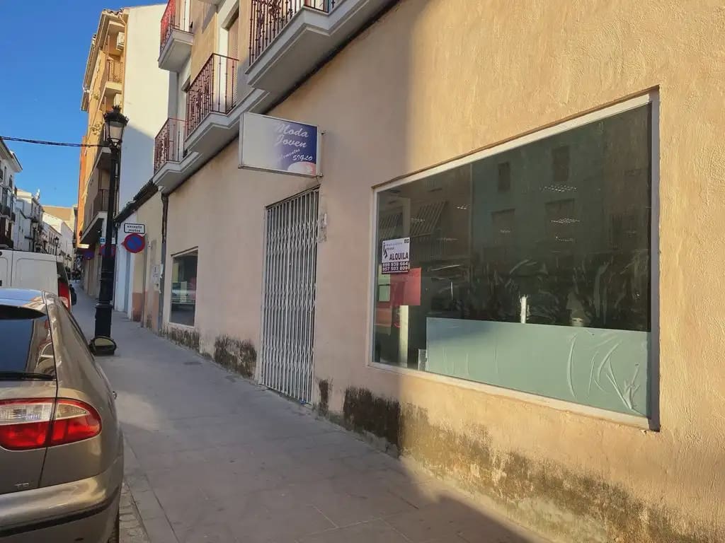 Kaupallinen vuokrattavana paikassa Lucena - 4 000 € (Ref: 9963892)