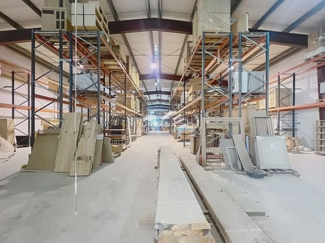 Kommersiell till salu i Lucena - 435 000 € (Ref: 9963893)