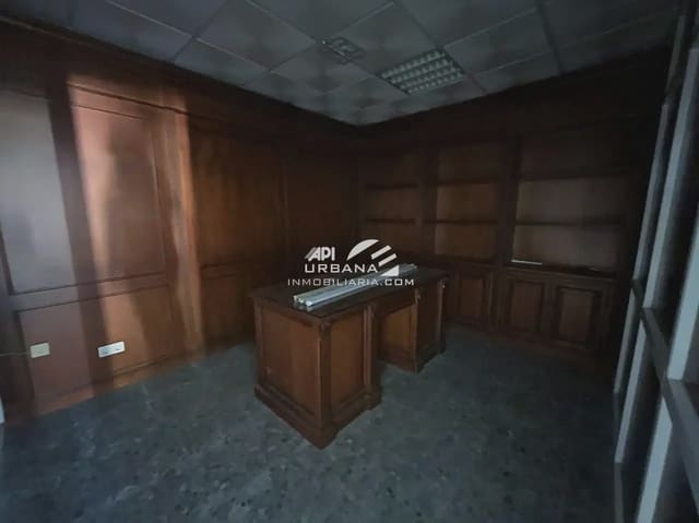 Kommersiell til leie i Lucena med garasje - € 1 300 (Ref: 9963901)
