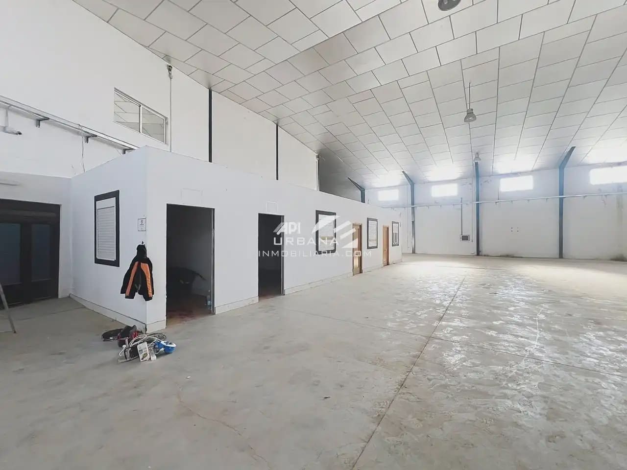 Local Comercial en Lucena en venta - 1.500.000 € (Ref: 9963902)