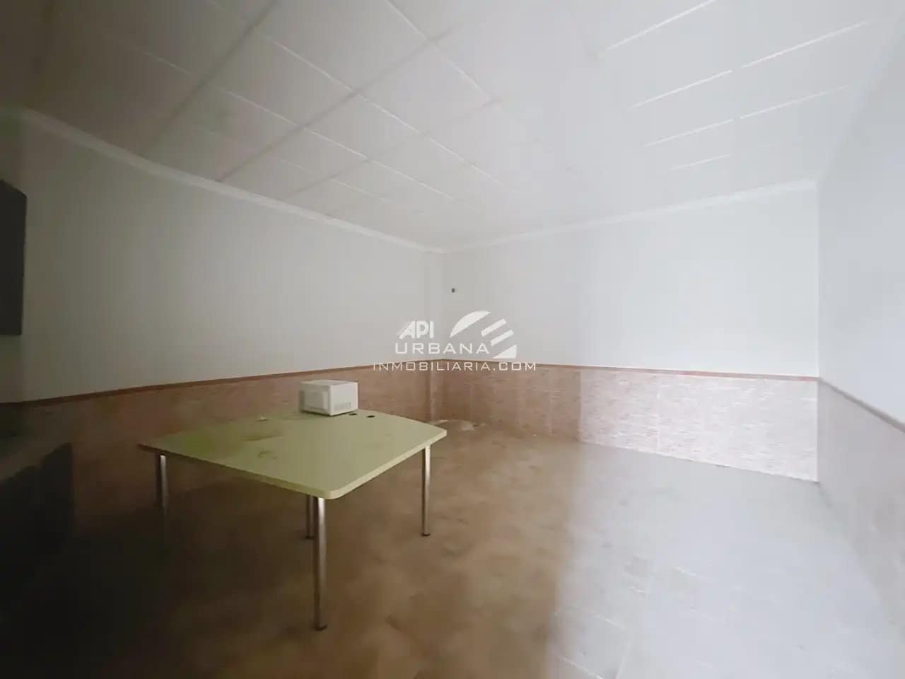 Local Comercial en Lucena en venta - 1.500.000 € (Ref: 9963902)