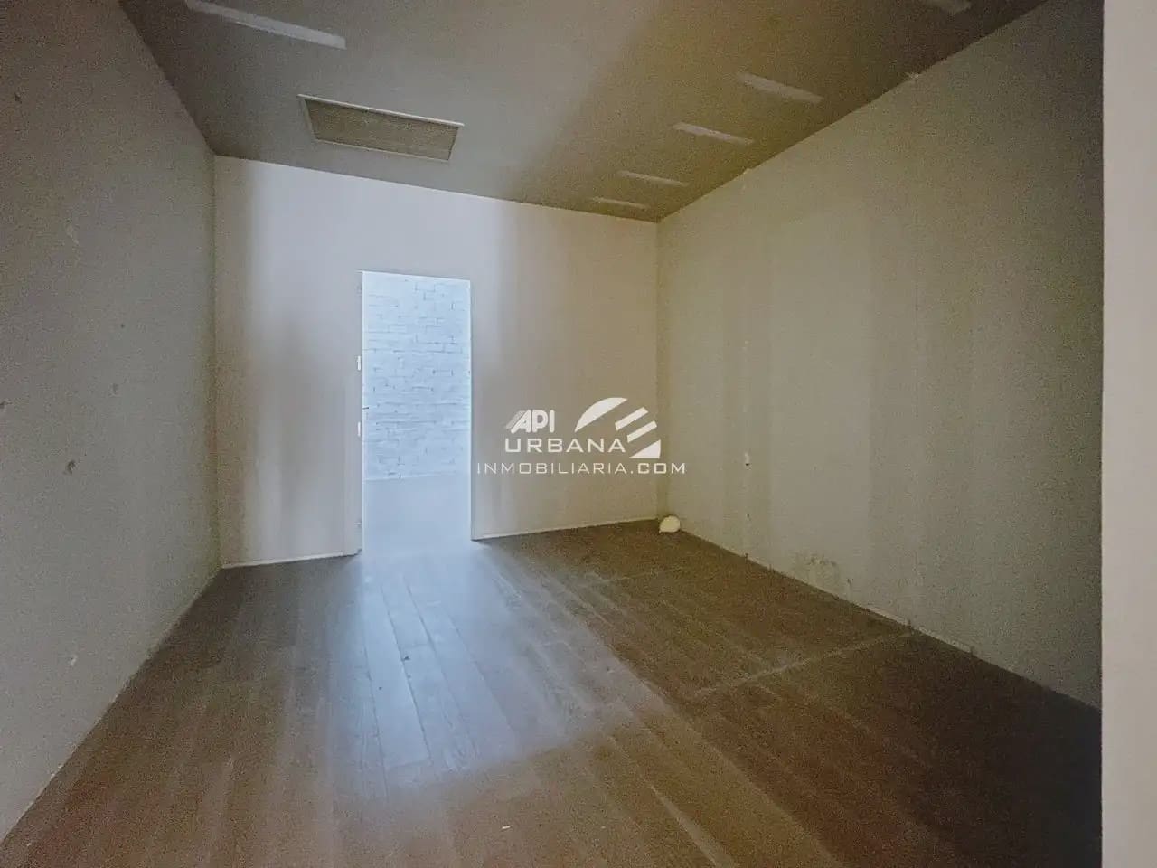 Commercieel te huur in Lucena - € 1.300 (Ref: 9963907)