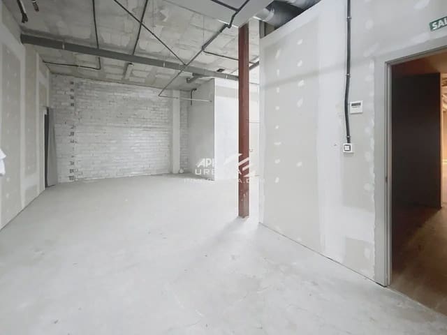 Kommersiell att hyra i Lucena - 1 300 € (Ref: 9963907)