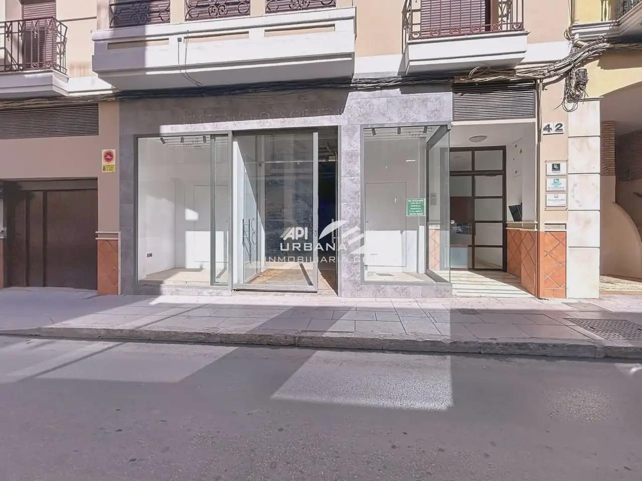 Commercieel te huur in Lucena - € 1.300 (Ref: 9963907)
