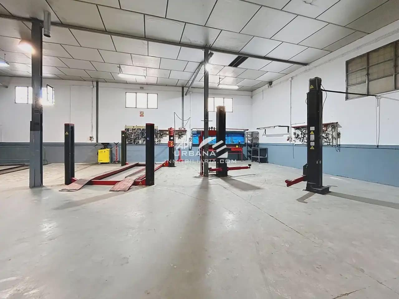 Kaupallinen vuokrattavana paikassa Lucena - 1 300 € (Ref: 9963909)
