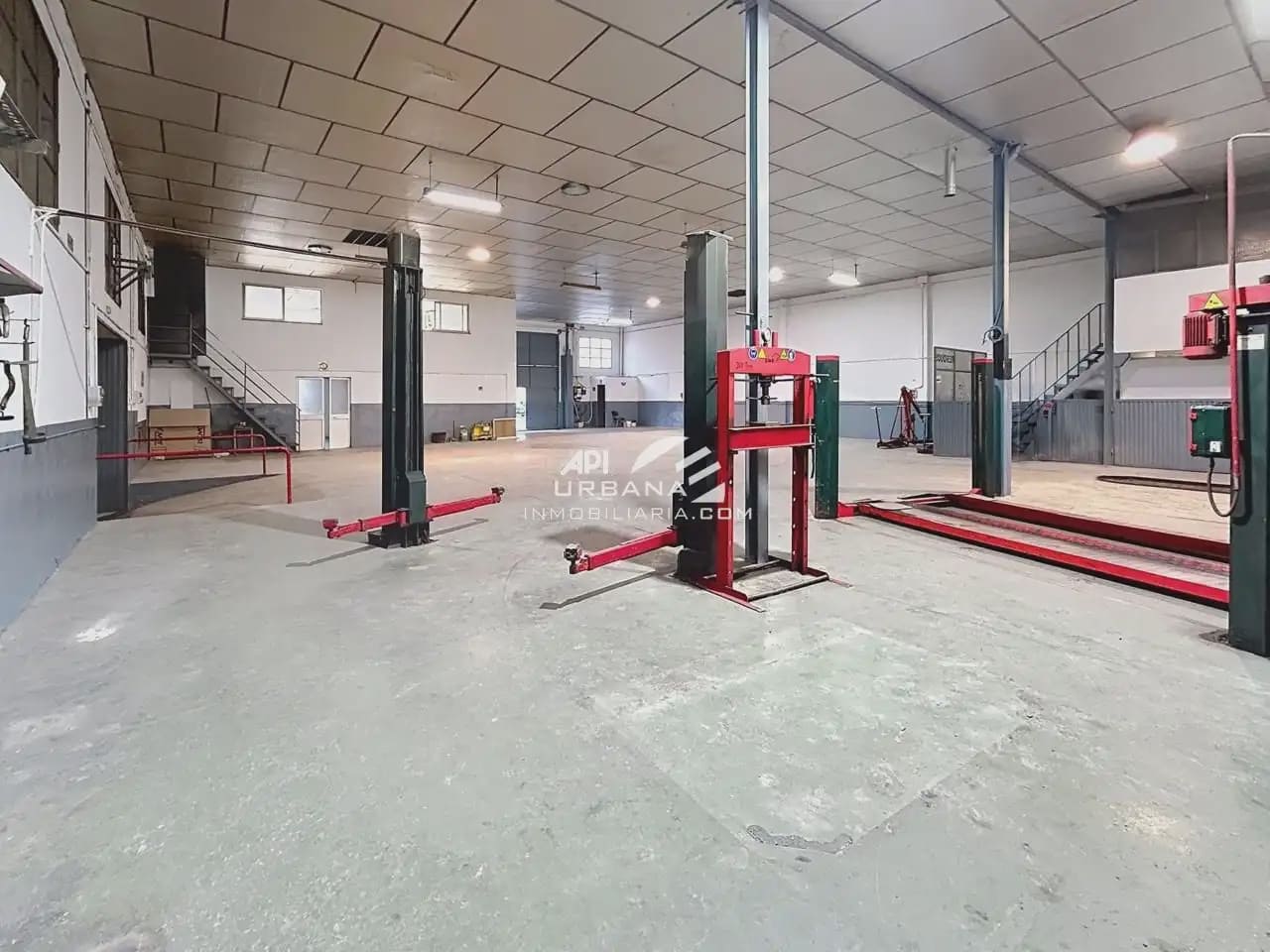 Kaupallinen vuokrattavana paikassa Lucena - 1 300 € (Ref: 9963909)