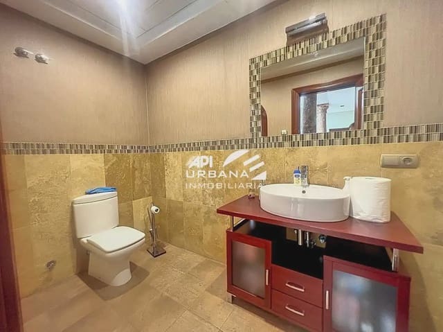 Casa de 5 habitaciones en Lucena en venta con piscina garaje - 300.000 € (Ref: 9963921)