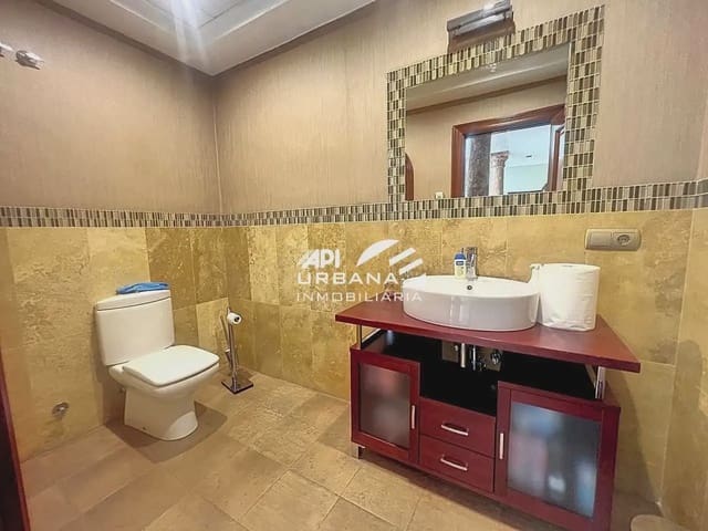Casa de 5 habitaciones en Lucena en venta con piscina garaje - 300.000 € (Ref: 9963921)