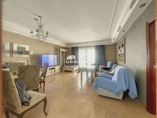 Casa de 5 habitaciones en Lucena en venta con piscina garaje - 300.000 € (Ref: 9963921)