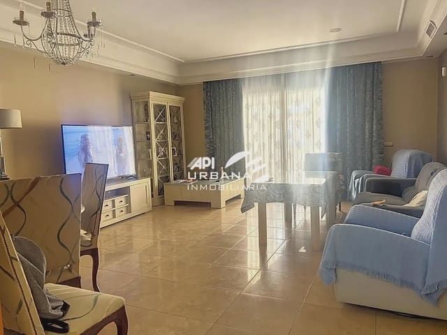 Casa de 5 habitaciones en Lucena en venta con piscina garaje - 300.000 € (Ref: 9963921)