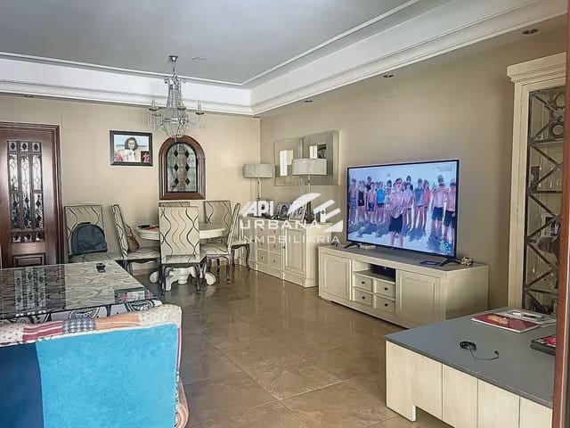 Casa de 5 habitaciones en Lucena en venta con piscina garaje - 300.000 € (Ref: 9963921)