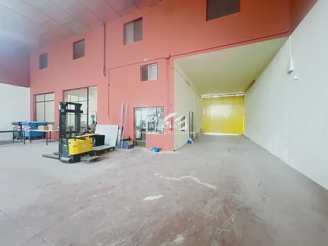 Kaupallinen myytävänä paikassa Lucena - 250 000 € (Ref: 9963924)