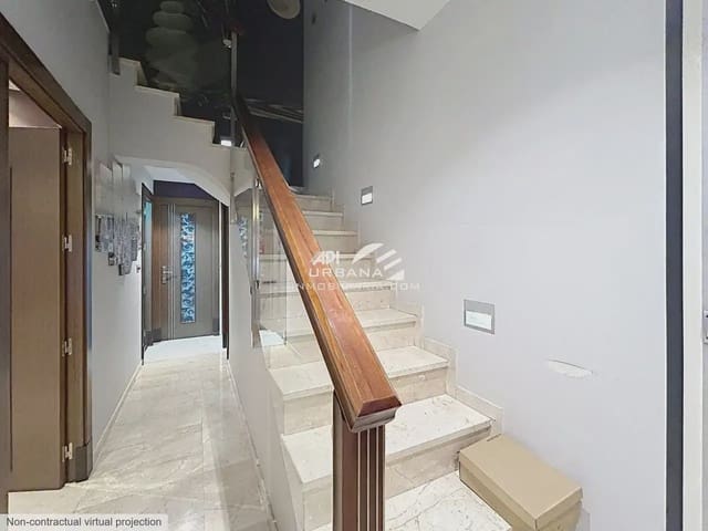 Casa de 4 habitaciones en Lucena en venta - 257.000 € (Ref: 9963926)