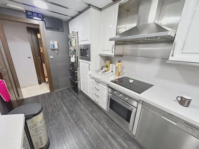 Casa de 4 habitaciones en Lucena en venta - 257.000 € (Ref: 9963926)