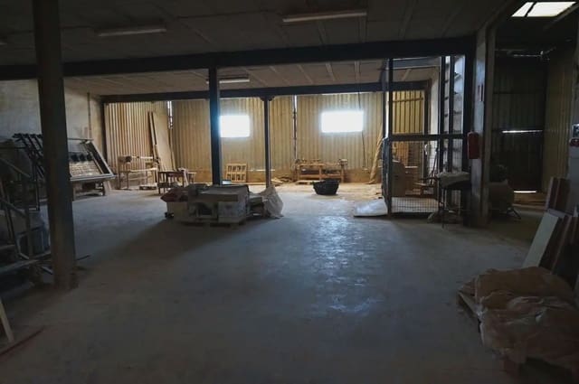 Commercieel te koop in Lucena - € 170.000 (Ref: 9963933)
