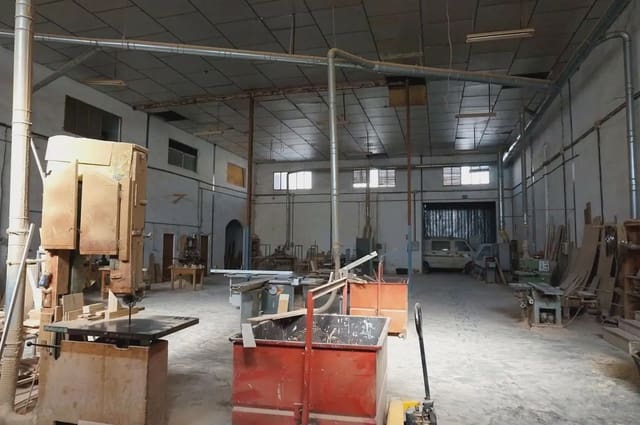 Commercieel te koop in Lucena - € 170.000 (Ref: 9963933)