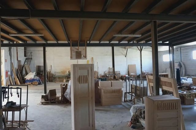 Commercieel te koop in Lucena - € 170.000 (Ref: 9963933)