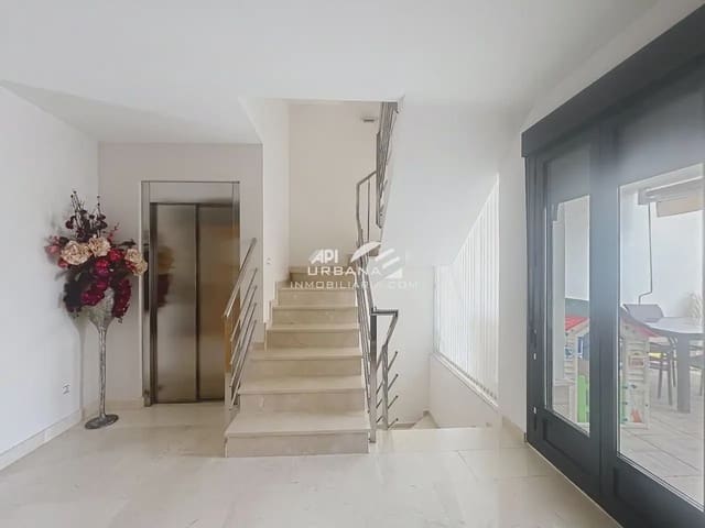 4 soveværelse Byhus til salg i Lucena med swimmingpool garage - € 390.000 (Ref: 9963934)
