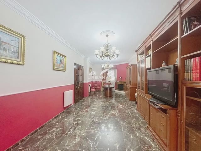 Casa de 3 habitaciones en Lucena en venta - 205.000 € (Ref: 9963948)