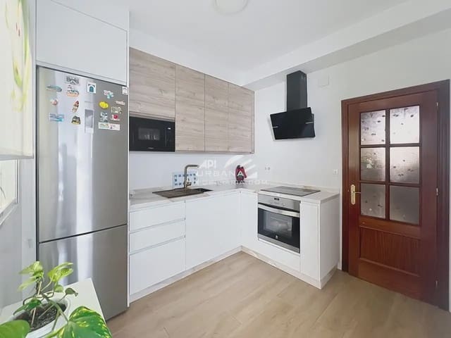 Casa de 4 habitaciones en Lucena en venta - 187.000 € (Ref: 9963950)