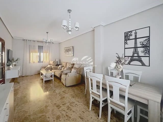 Casa de 4 habitaciones en Lucena en venta - 187.000 € (Ref: 9963950)