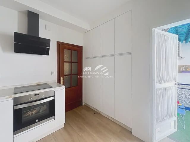 Casa de 4 habitaciones en Lucena en venta - 187.000 € (Ref: 9963950)