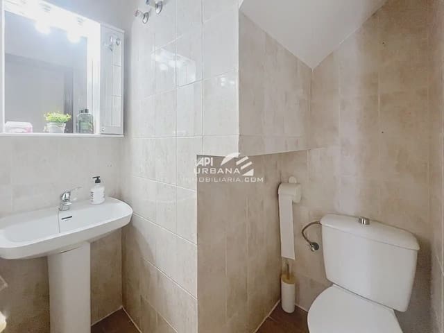 Casa de 4 habitaciones en Lucena en venta - 187.000 € (Ref: 9963950)