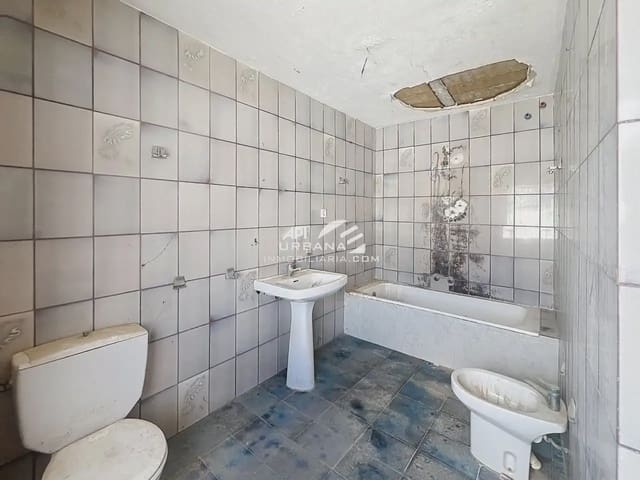 Casa de 4 habitaciones en Puente Genil en venta - 70.000 € (Ref: 9963955)