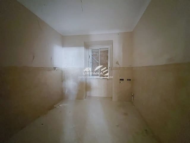 Casa de 4 habitaciones en Puente Genil en venta - 70.000 € (Ref: 9963955)