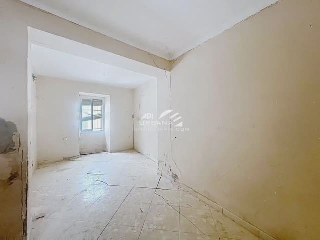 Casa de 4 habitaciones en Puente Genil en venta - 70.000 € (Ref: 9963955)