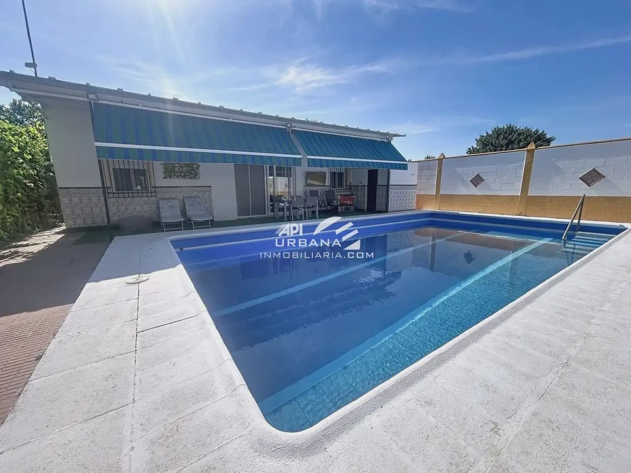 4 Zimmer Villa zu verkaufen in Lucena mit Pool - 205.000 € (Ref: 9963977)