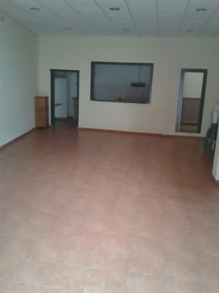 Commercieel te huur in Lucena - € 380 (Ref: 9963979)