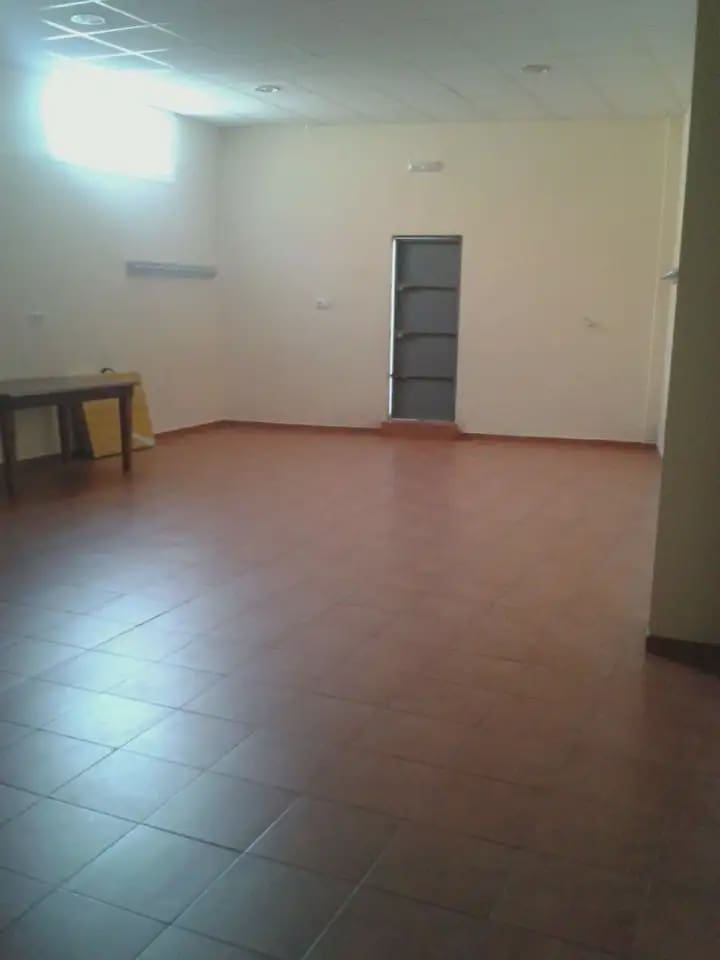 Commercieel te huur in Lucena - € 380 (Ref: 9963979)