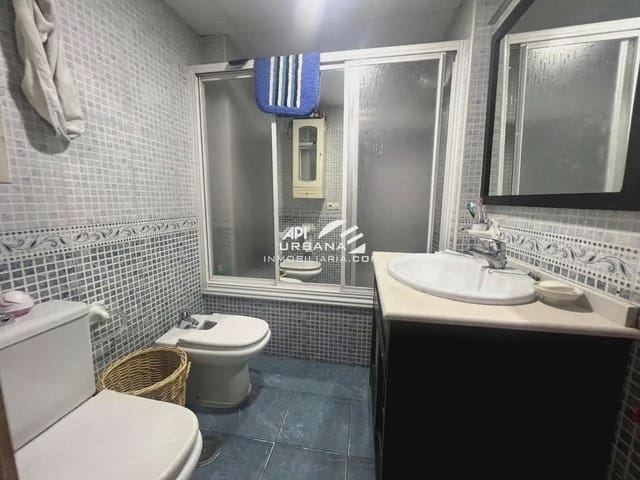 Piso de 3 habitaciones en Lucena en venta - 133.000 € (Ref: 9981669)