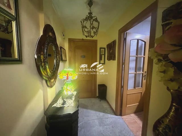 Piso de 3 habitaciones en Lucena en venta - 133.000 € (Ref: 9981669)