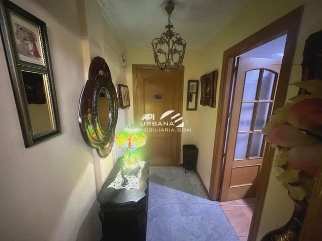 Piso de 3 habitaciones en Lucena en venta - 133.000 € (Ref: 9981669)