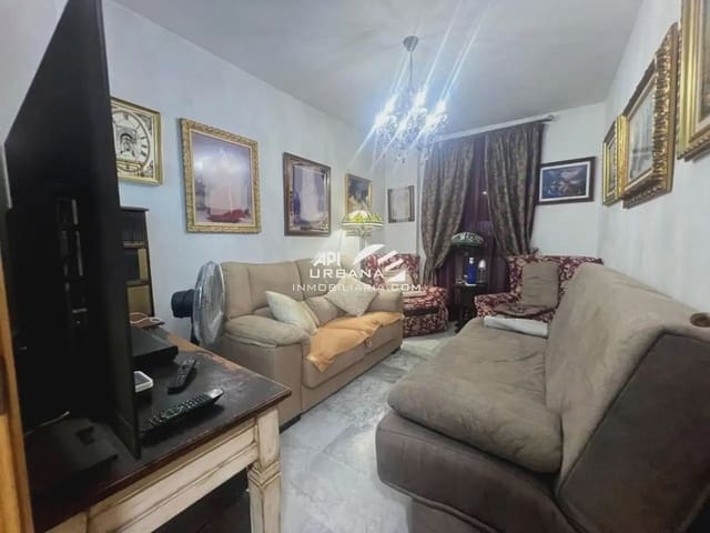 Piso de 3 habitaciones en Lucena en venta - 133.000 € (Ref: 9981669)