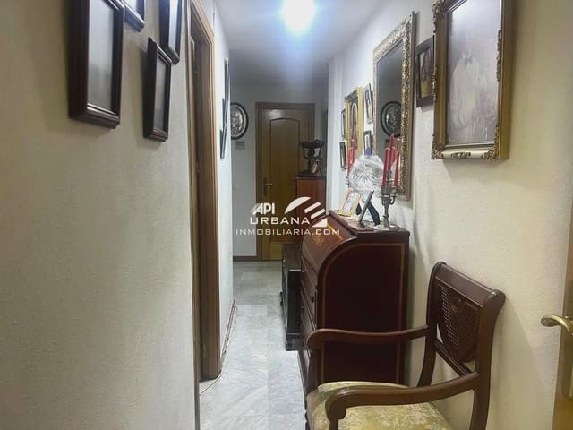 Piso de 3 habitaciones en Lucena en venta - 133.000 € (Ref: 9981669)