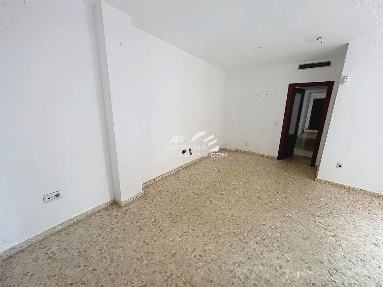 3 soveværelse Lejlighed til salg i Lucena med garage - € 83.400 (Ref: 9991541)