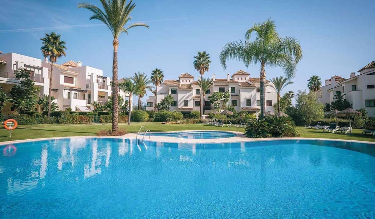3 bedroom Penthouse for rent in Benahavis with pool garage - € 5,000 (Ref: 9733233)