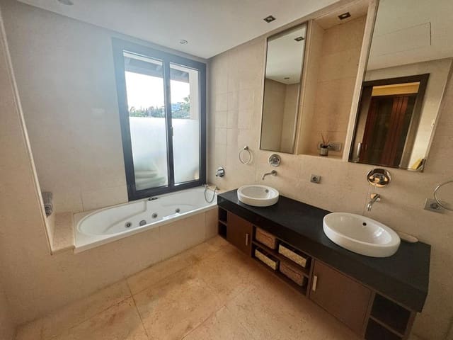 3 soveværelse Penthouse til leje i El Paraíso, Benahavís med swimmingpool garage - € 5.000 (Ref: 9733233)