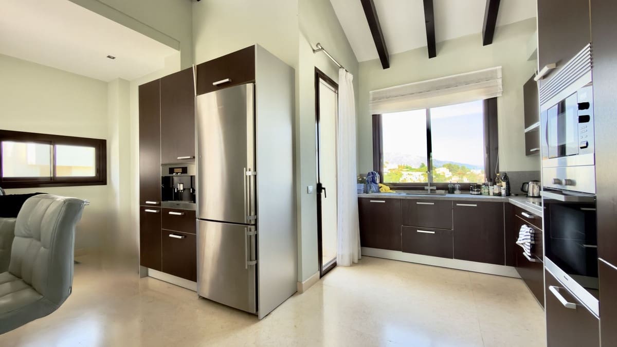 3 bedroom Penthouse for rent in Benahavis with pool garage - € 5,000 (Ref: 9733233)
