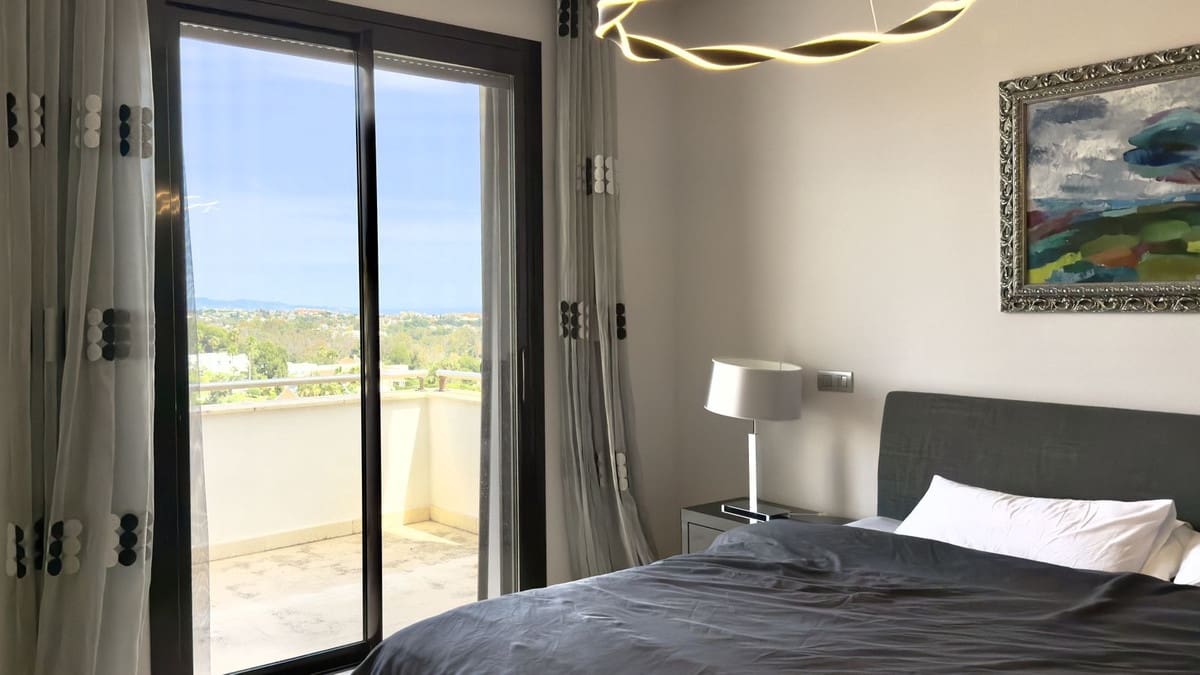 3 bedroom Penthouse for rent in Benahavis with pool garage - € 5,000 (Ref: 9733233)