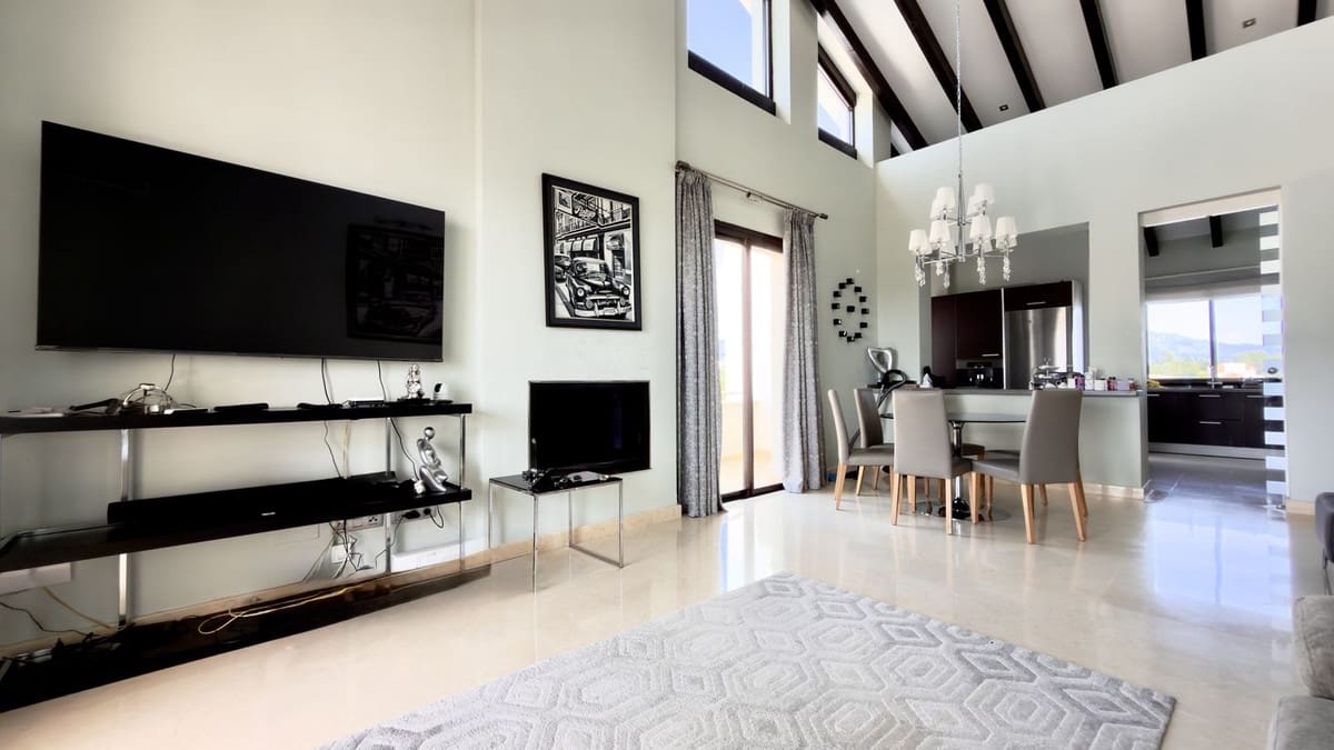 3 bedroom Penthouse for rent in Benahavis with pool garage - € 5,000 (Ref: 9733233)